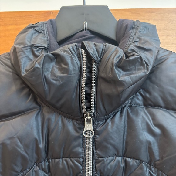 Lululemon Down For A Run Vest in Black, Size 4 - Picture 11 of 16